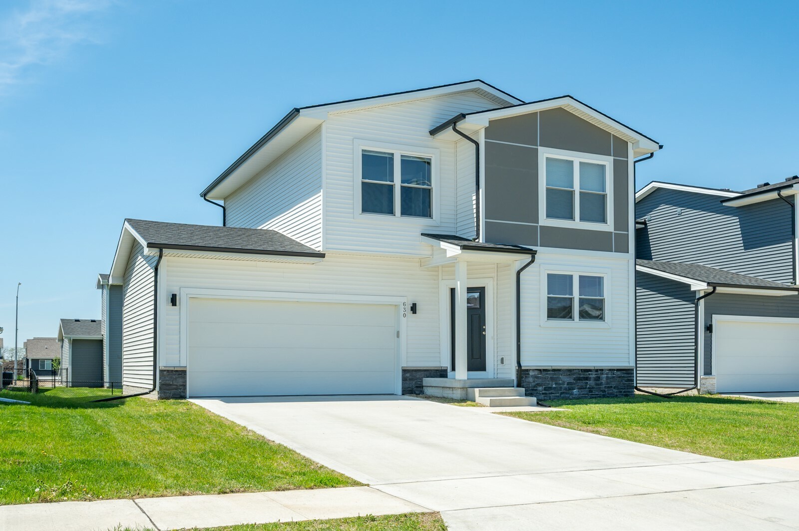 Property Photo: 630 NE Hunter Drive IA 50021