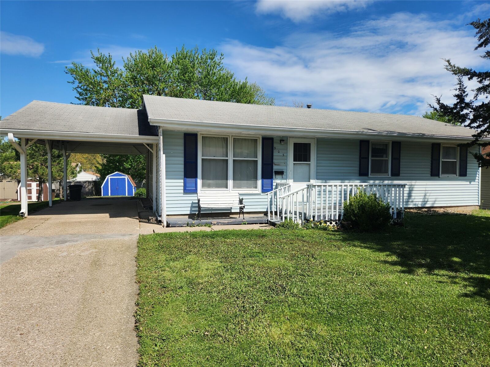 Property Photo: 905 N Harlan Street IA 50138