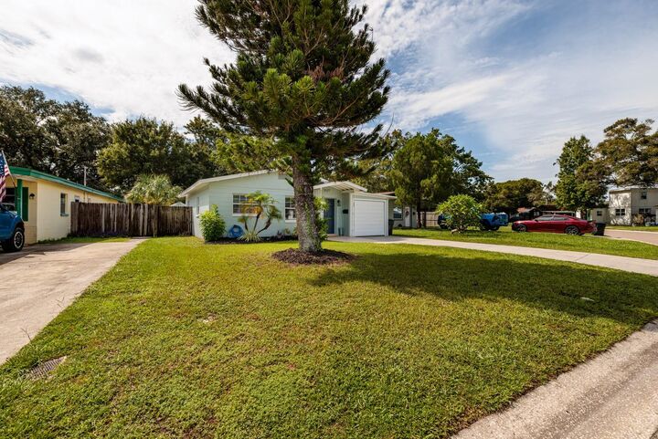 Property Photo:  5527 Kelly Drive N  FL 33703 