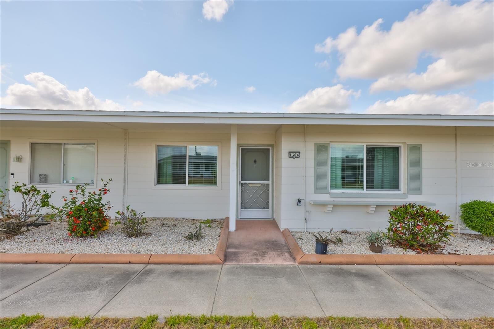 Property Photo:  1304 Burbank Court  FL 33573 