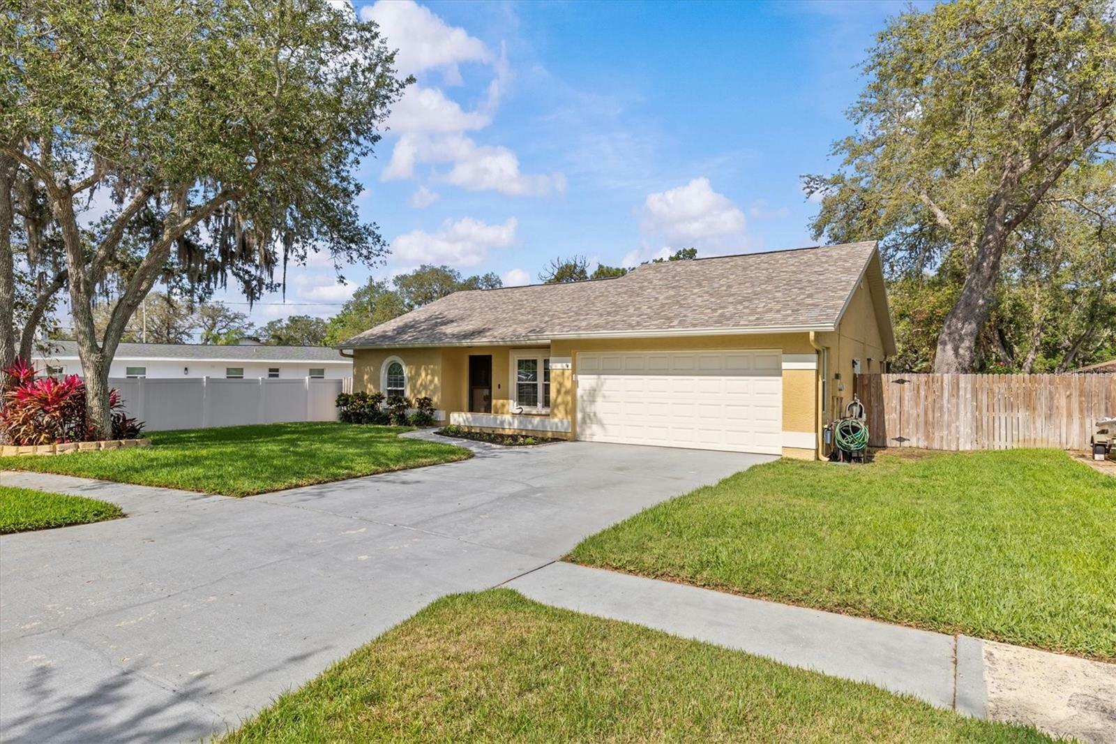 Property Photo: 1017 Hamilton Avenue FL 34689