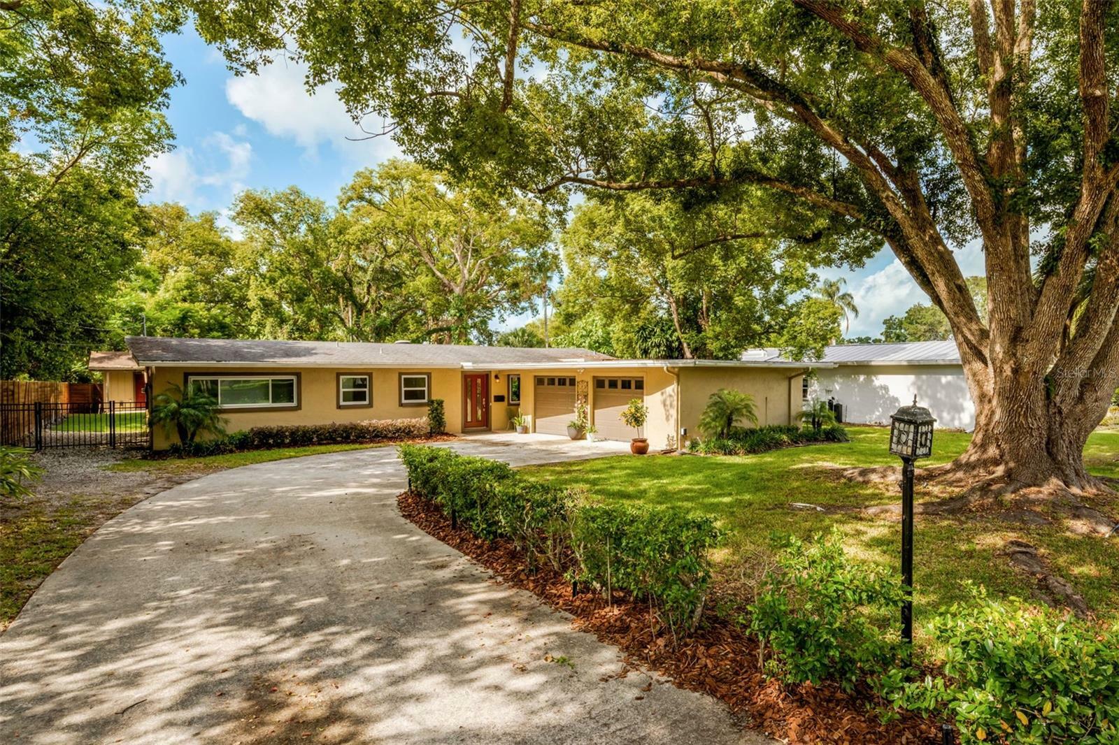Property Photo: 502 Oak Lane FL 32751