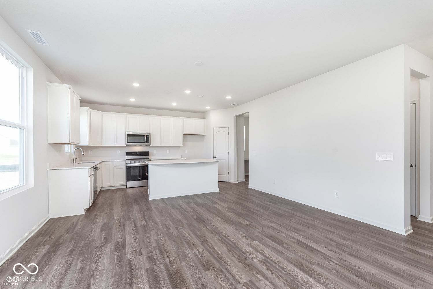Property Photo: 5784 Summertree Place IN 46052