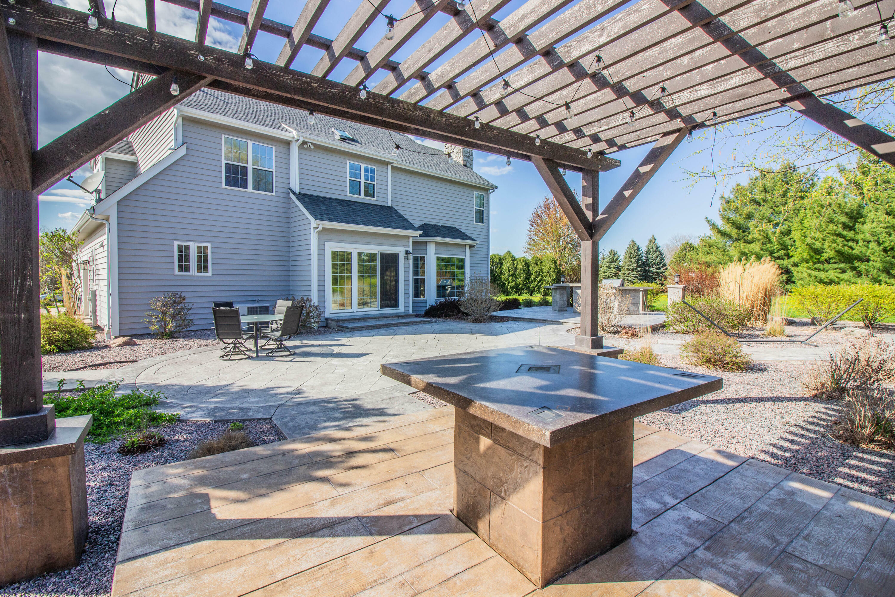 Property Photo: W254s7740 Applewood Cir WI 53189