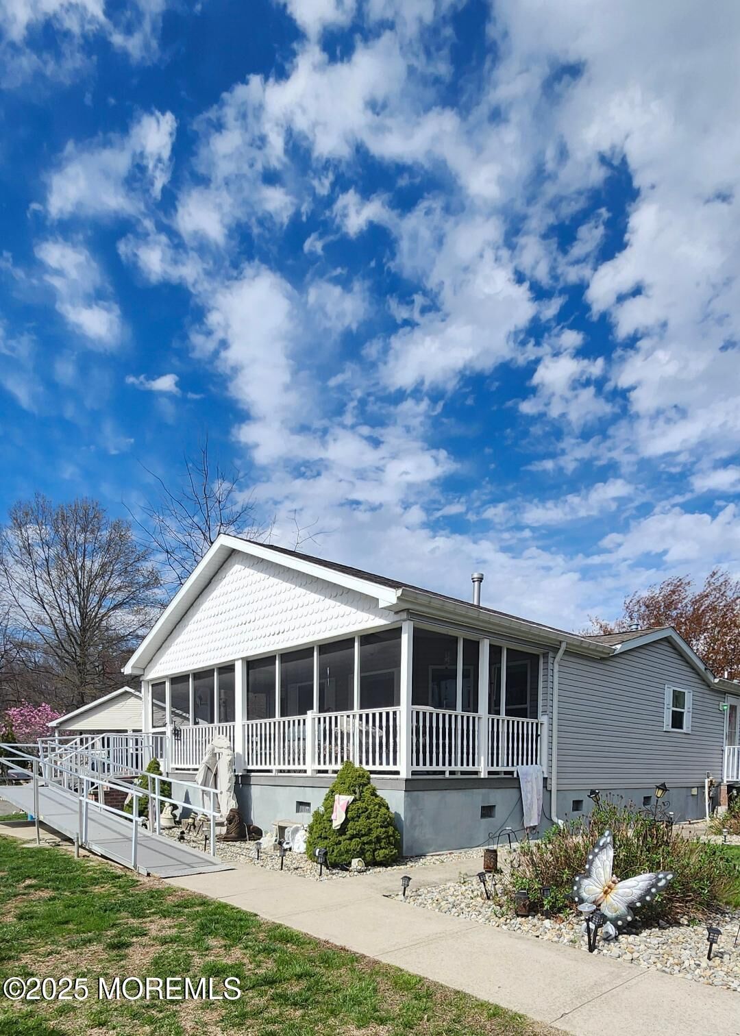 Property Photo:  271 Laura Court  NJ 08884 