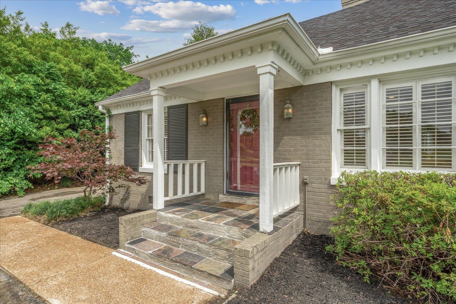 Property Photo: 3712 Walnut Grove Rd TN 38111