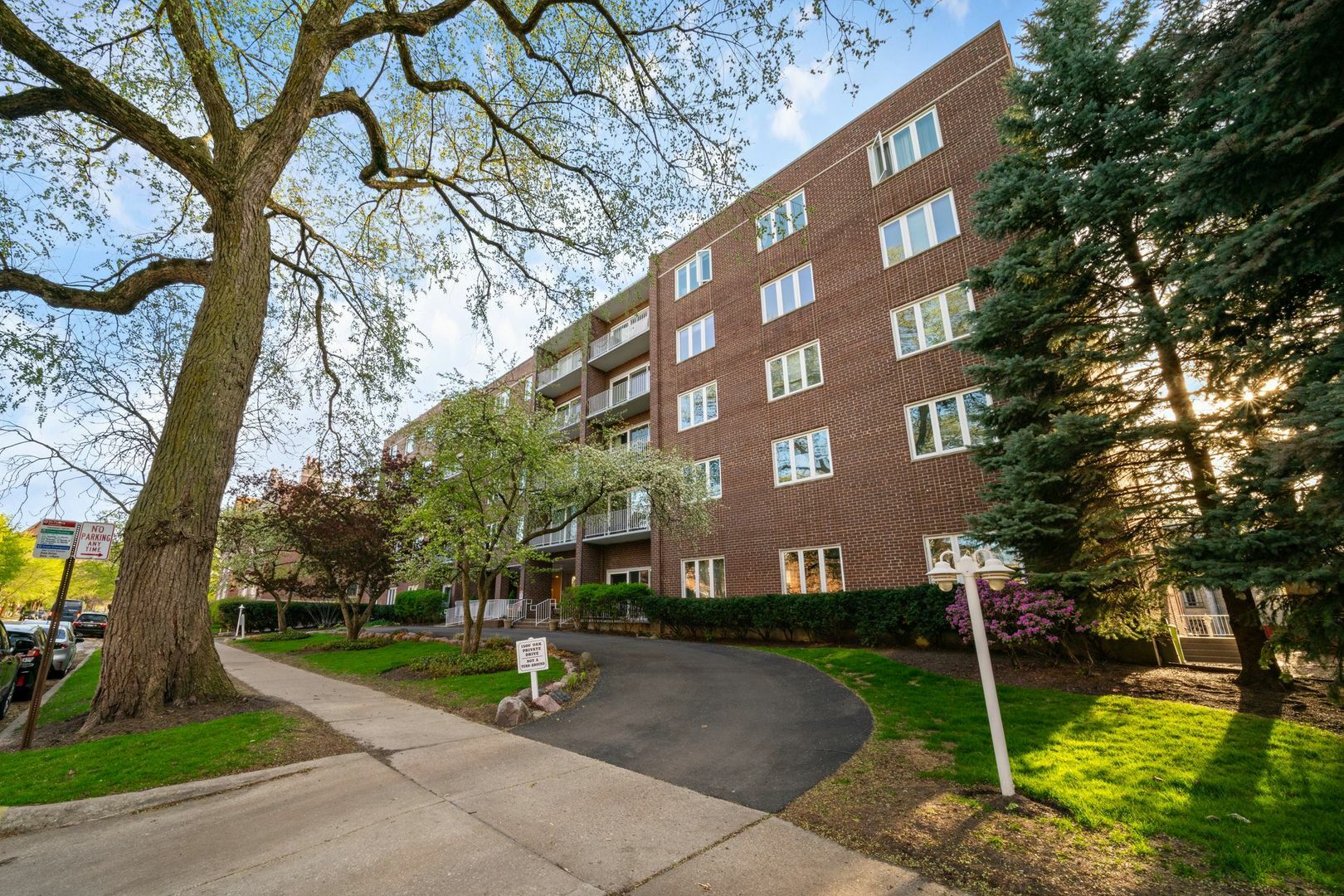 Property Photo: 1500 Oak Avenue 3J IL 60201