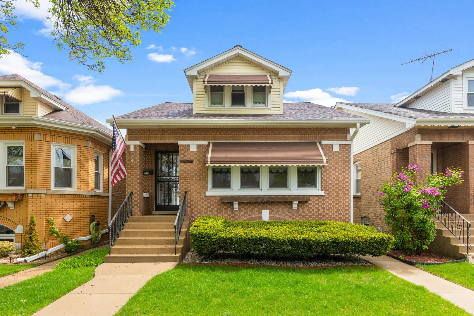 Property Photo: 5819 N Markham Avenue IL 60646