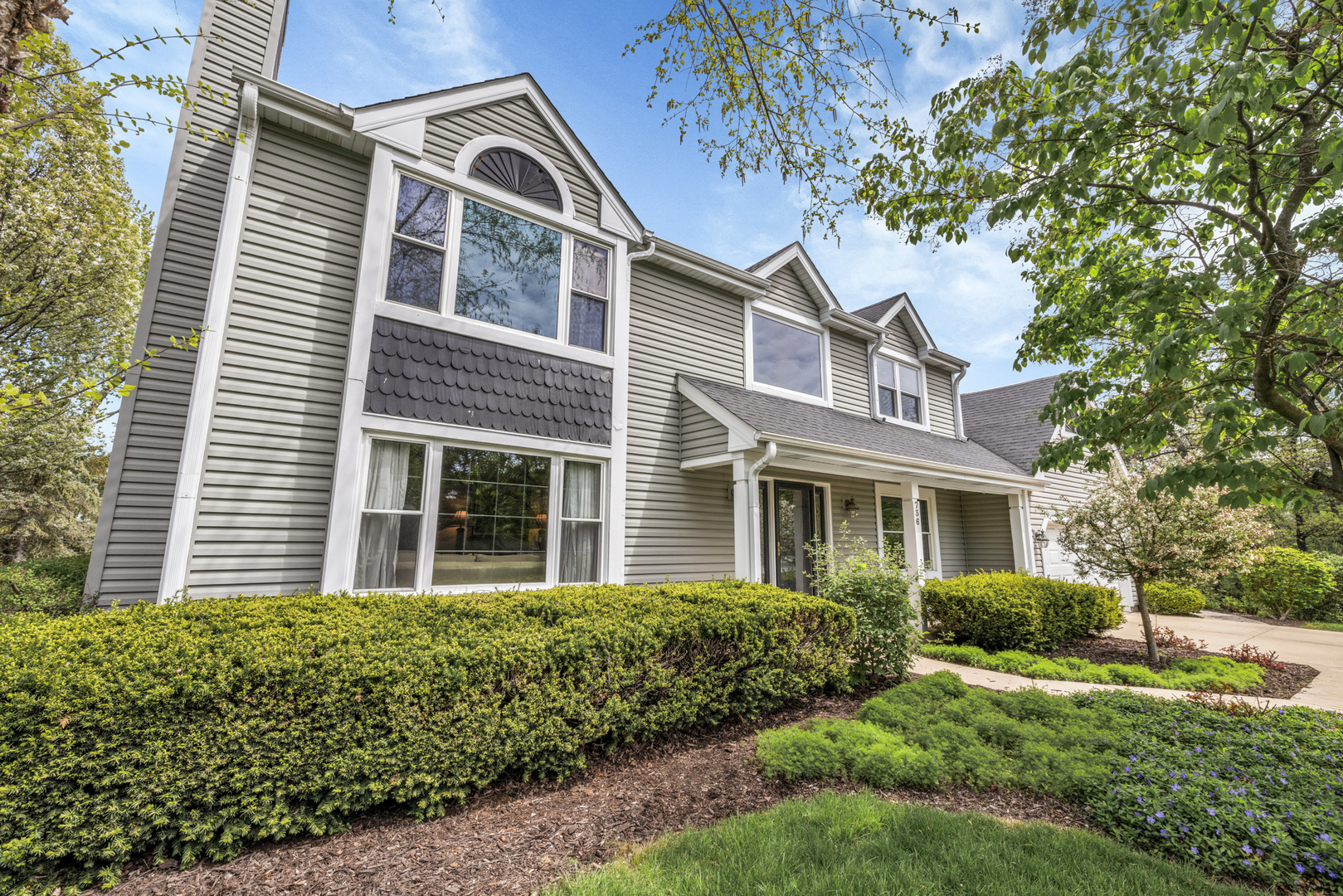 Property Photo: 736 Crab Tree Lane IL 60103