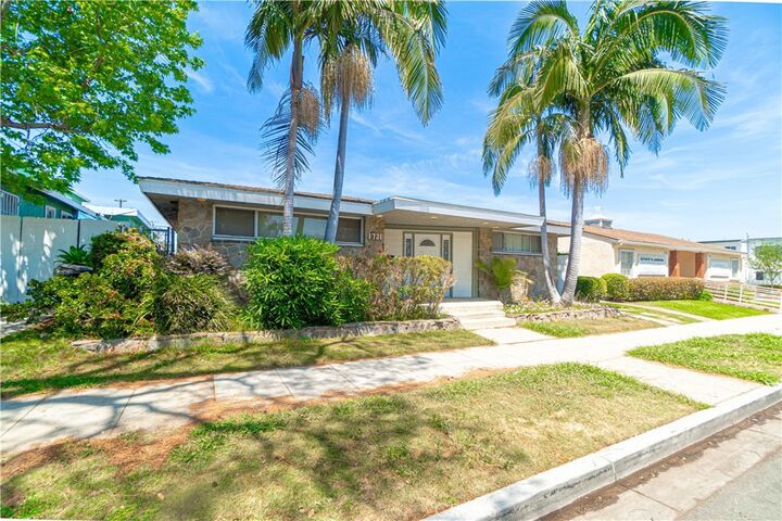 Property Photo: 1731 E Wardlow Road CA 90807