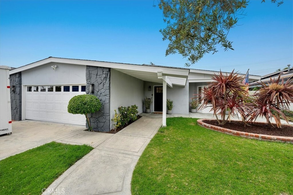 Property Photo: 4215 Calle Mayor CA 90505