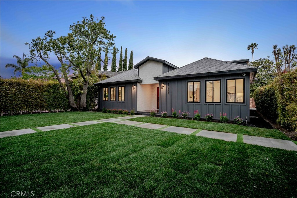 Property Photo: 13541 Chandler Boulevard CA 91401