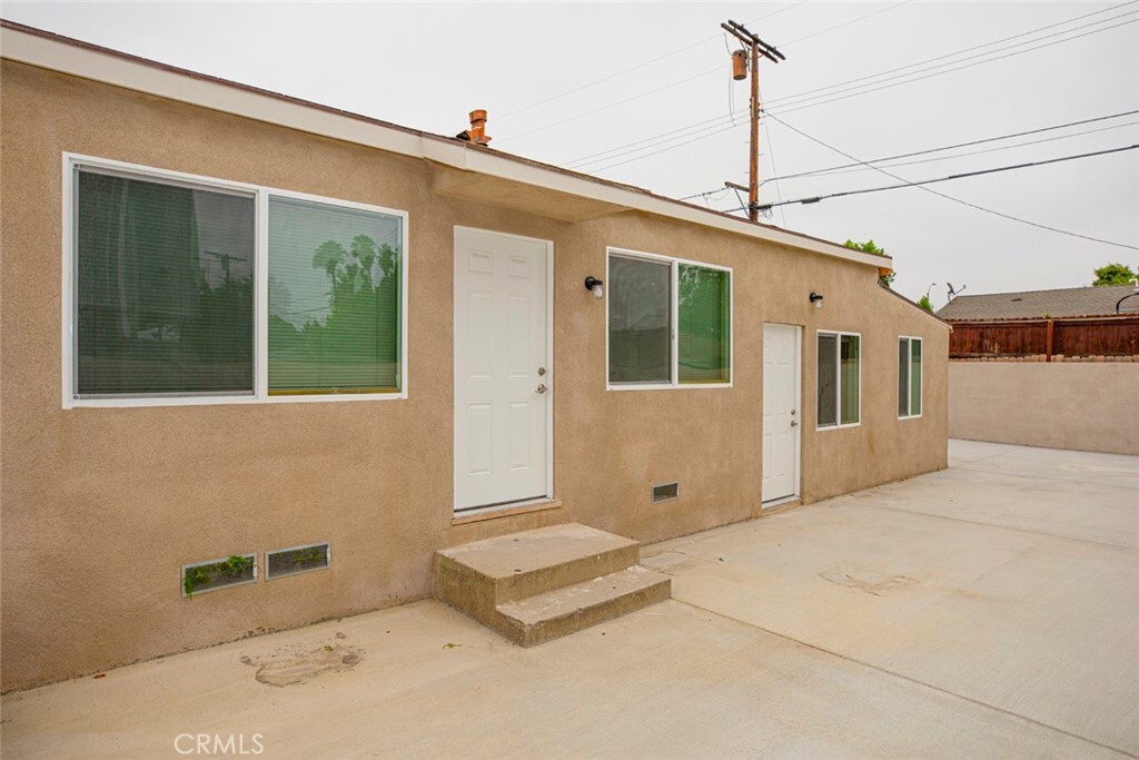 Property Photo: 6250 Vineland 4 CA 91606
