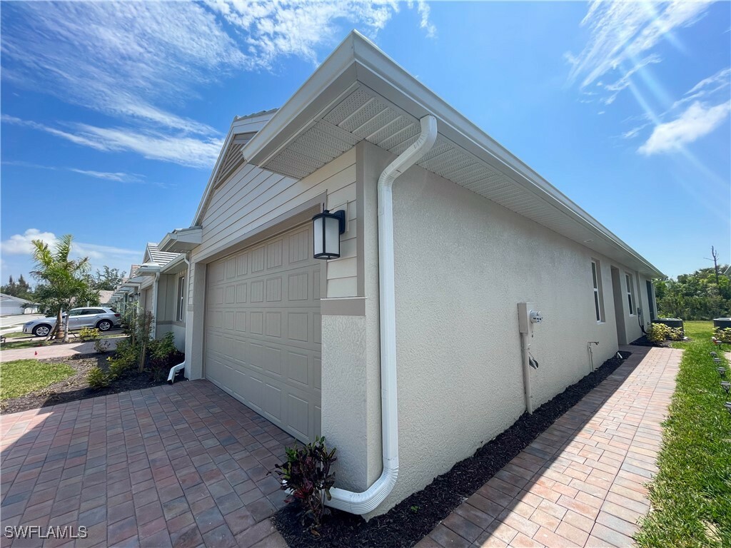 Property Photo: 1050 Enbrook Loop FL 34114