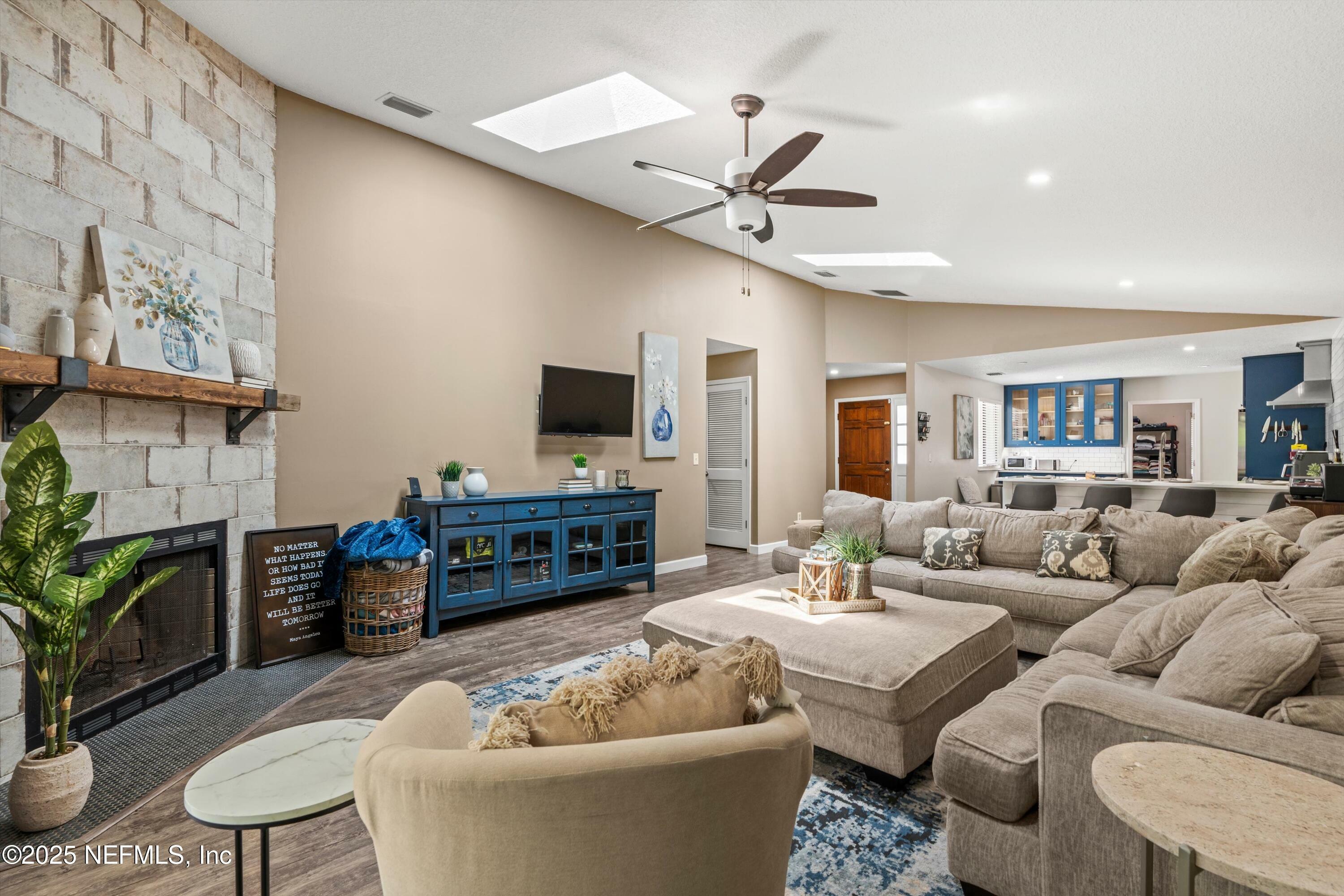 Property Photo: 8265 Lake Woodbourne Drive E FL 32217