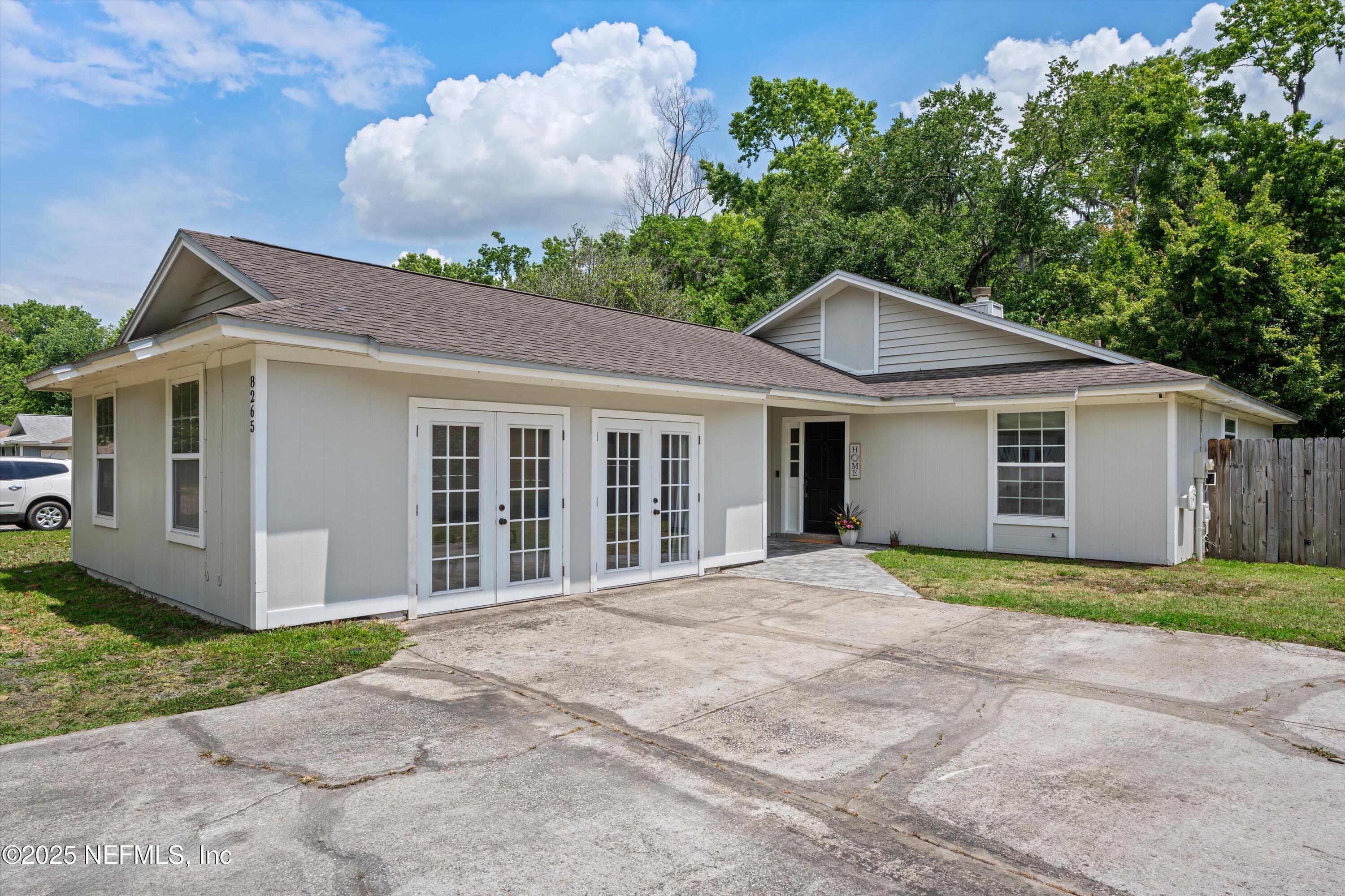 Property Photo: 8265 Lake Woodbourne Drive E FL 32217