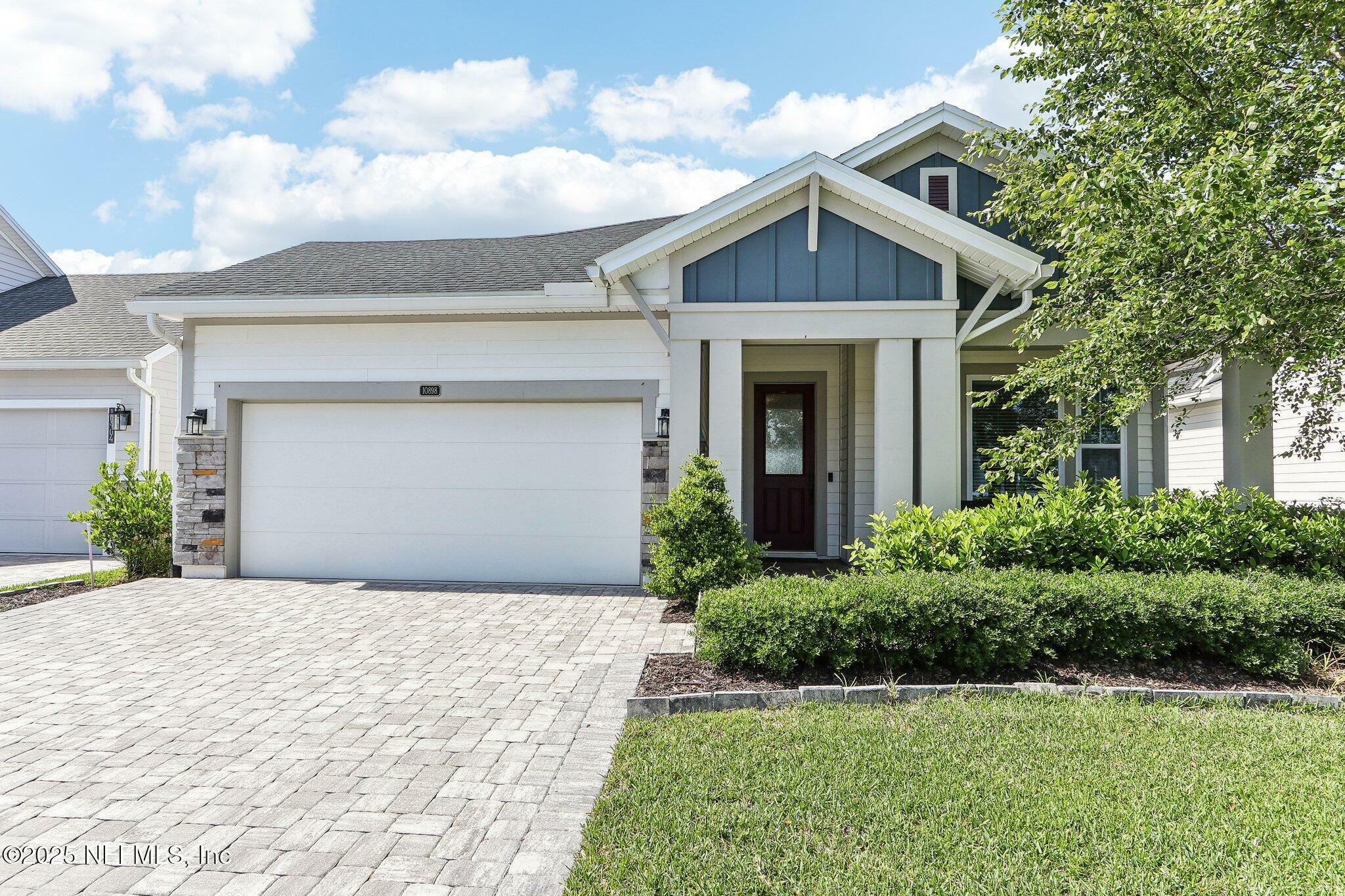 Property Photo: 10898 Aventura Drive FL 32256