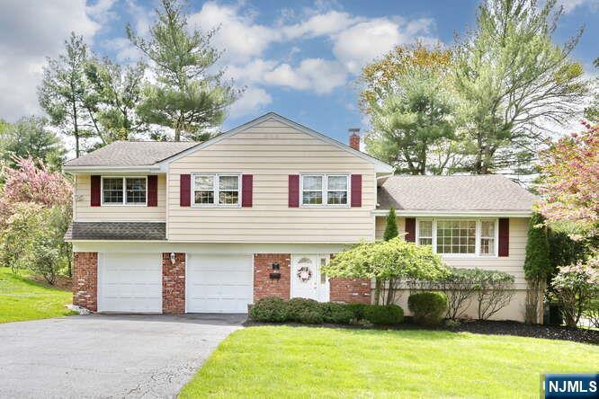 Property Photo:  7 Azalea Lane  NJ 07645 