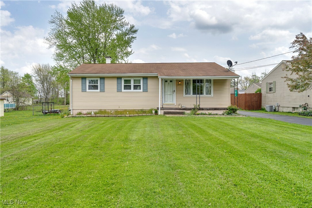 Property Photo: 1015 Annabelle Street OH 44437
