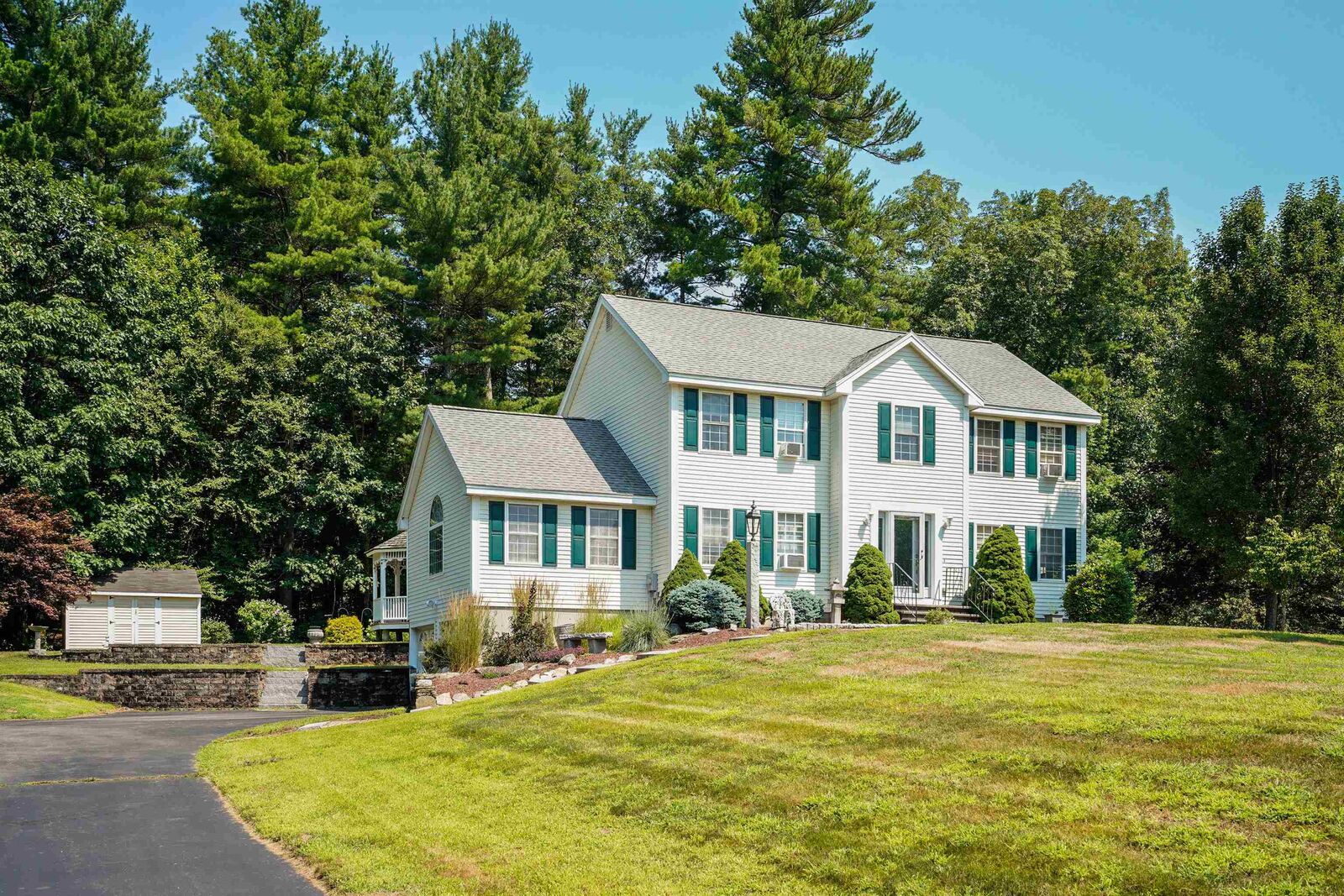 Property Photo:  3 Abbey Road  NH 03053 