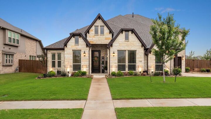 Property Photo: 440 Wildwood Court TX 75165