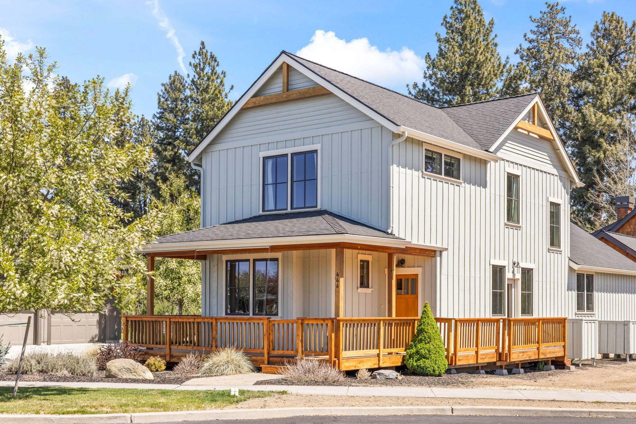 Property Photo: 446 S Cottonwood Street OR 97759
