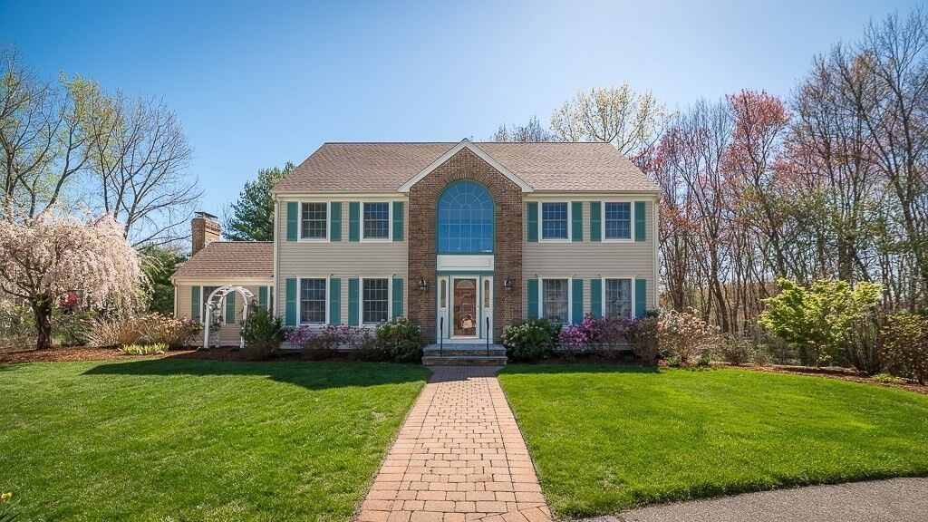 Property Photo: 124 Lilah Ln MA 01867