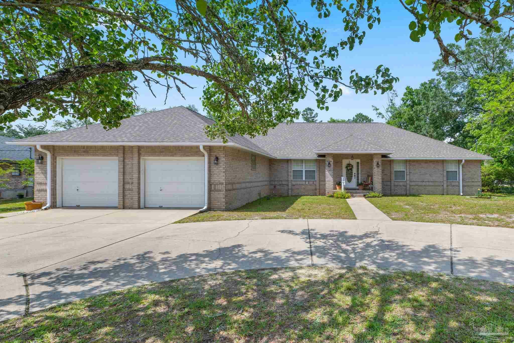 Property Photo: 1838 Hollyhill Rd FL 32526