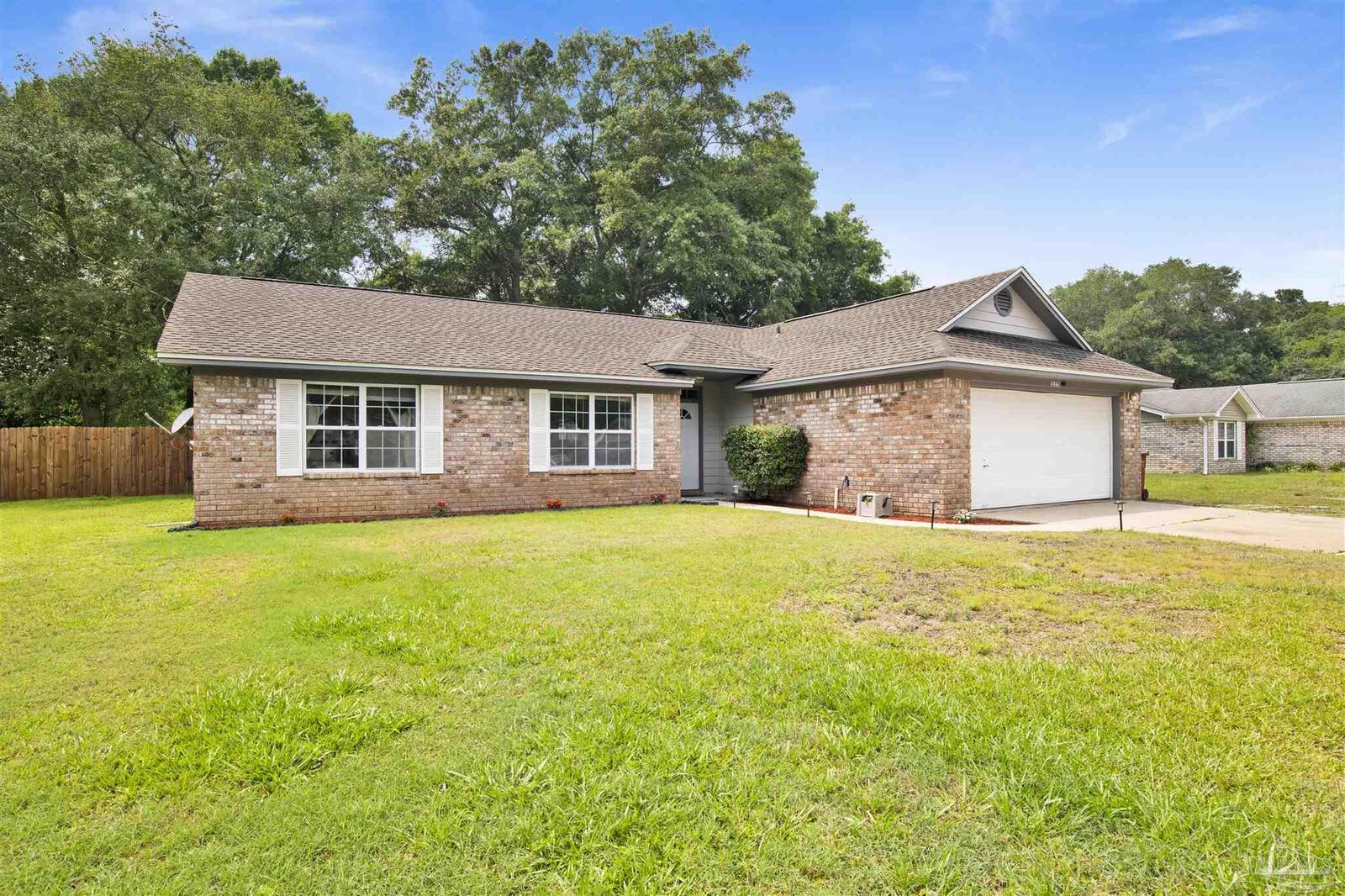 Property Photo: 4861 Autumn Dr FL 32571