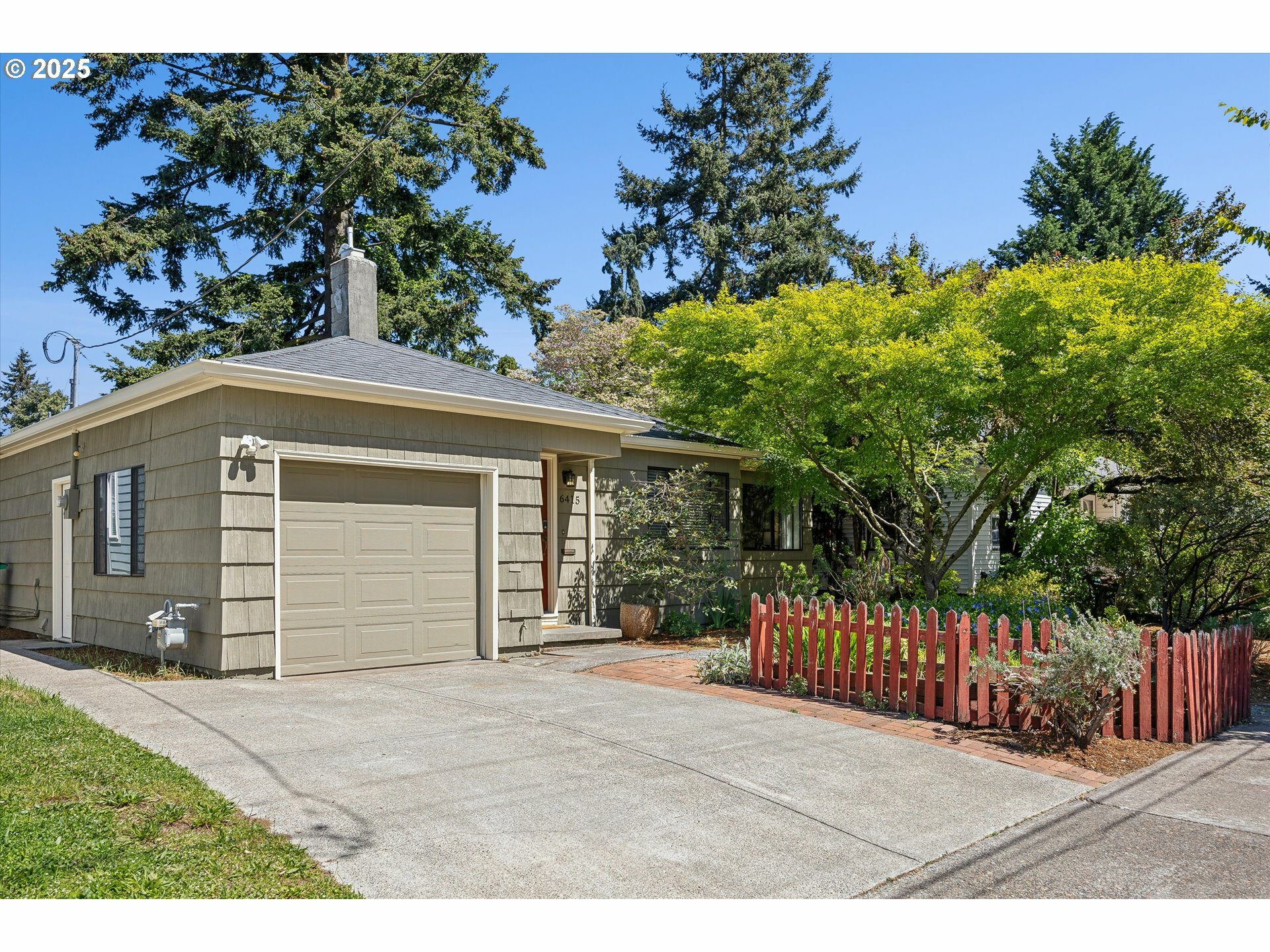 Property Photo: 6415 NE Pacific St OR 97213