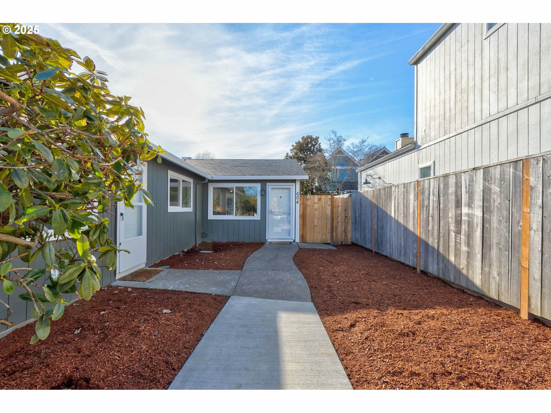 Property Photo: 604 S Vermont St OR 97219