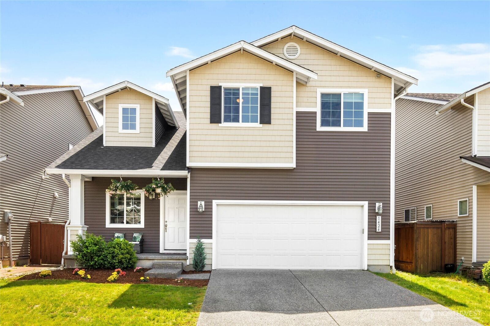 Property Photo:  1424  50th Street NE  WA 98002 