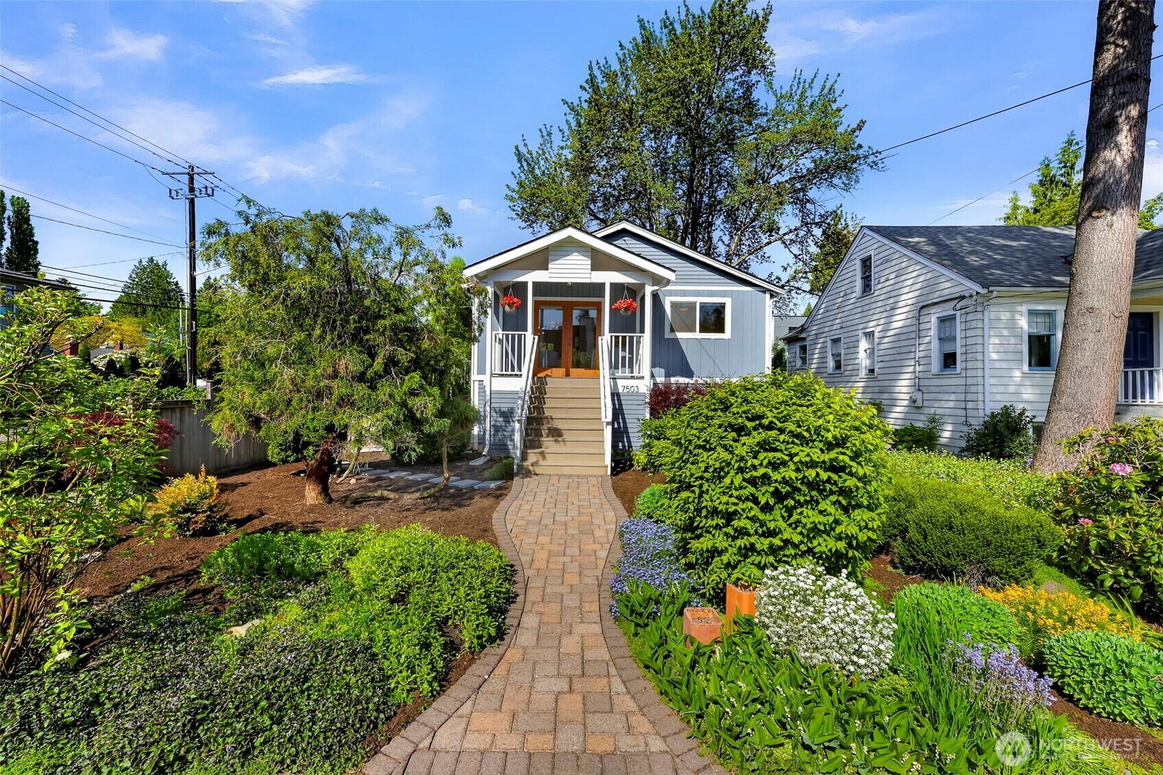 Property Photo: 7503 24th Avenue NE WA 98115