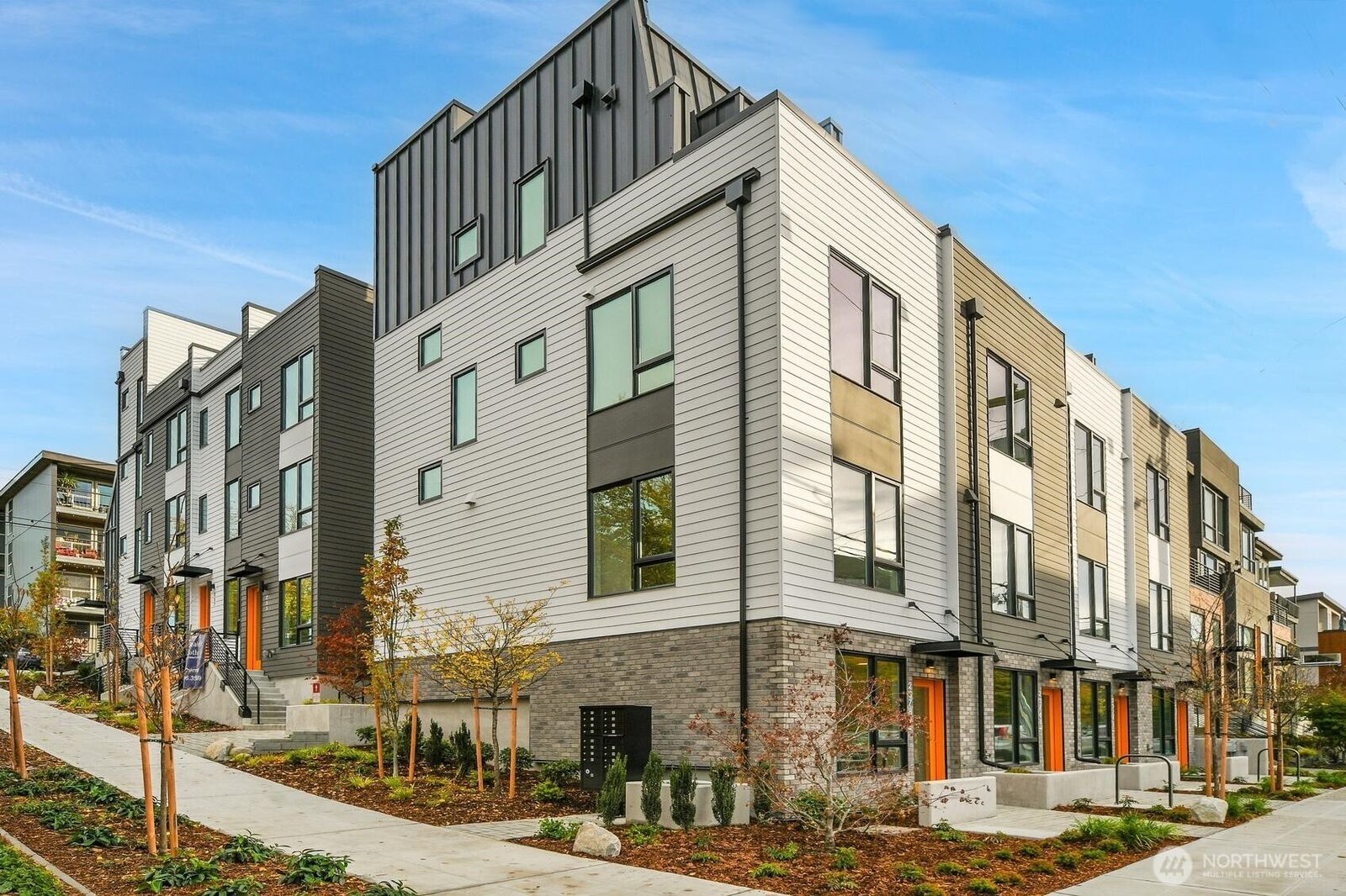 Property Photo:  261 E Louisa Street  WA 98102 