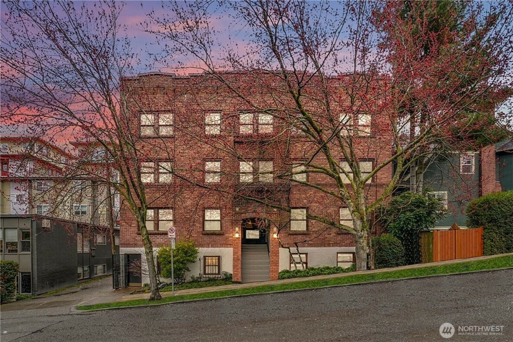 Property Photo: 516 E Thomas Street 105 WA 98102