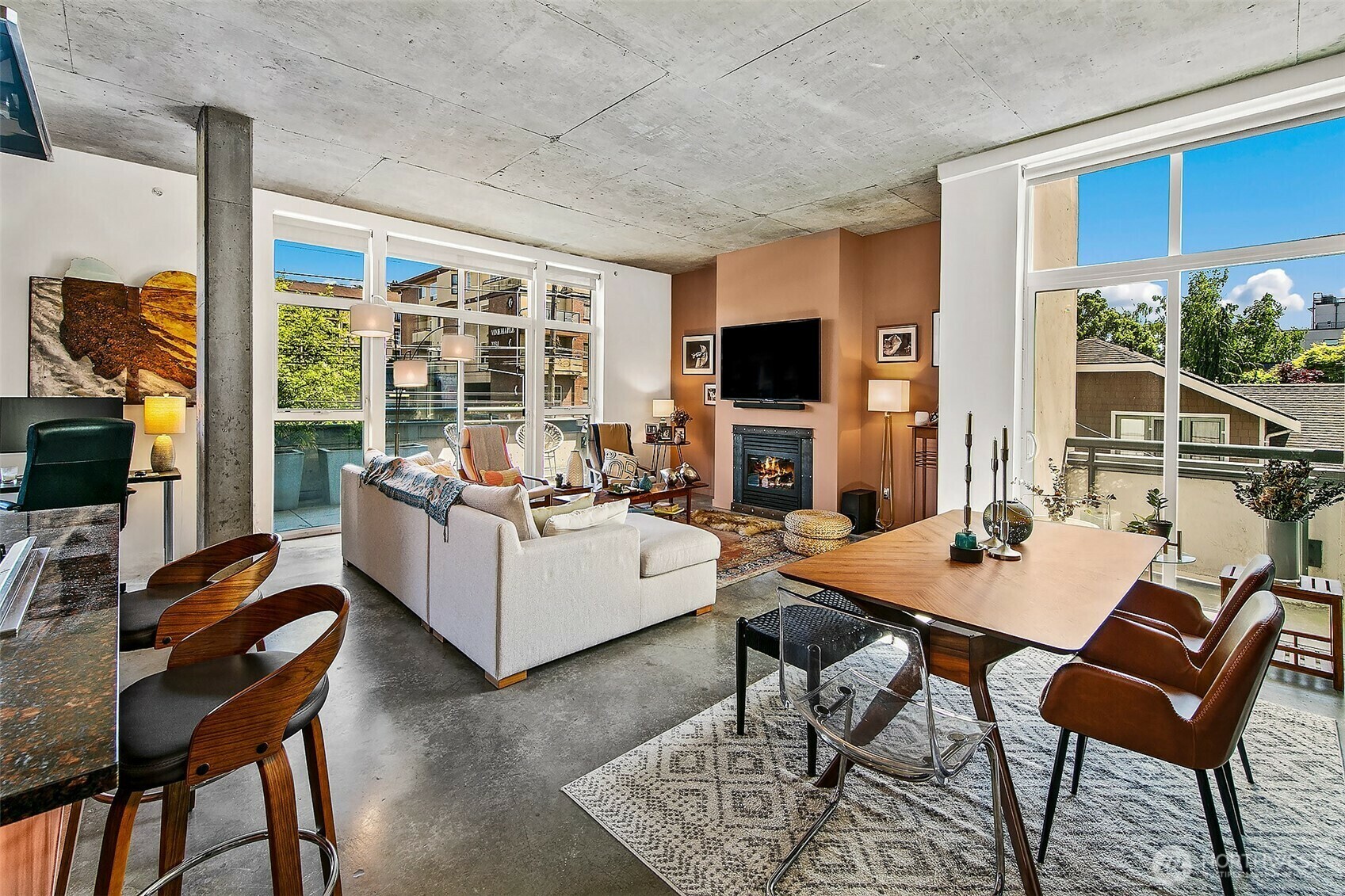 Property Photo: 125 E Lynn Street 205 WA 98102