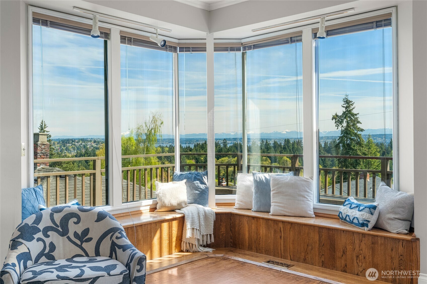 Property Photo: 1208 23rd Avenue E WA 98112