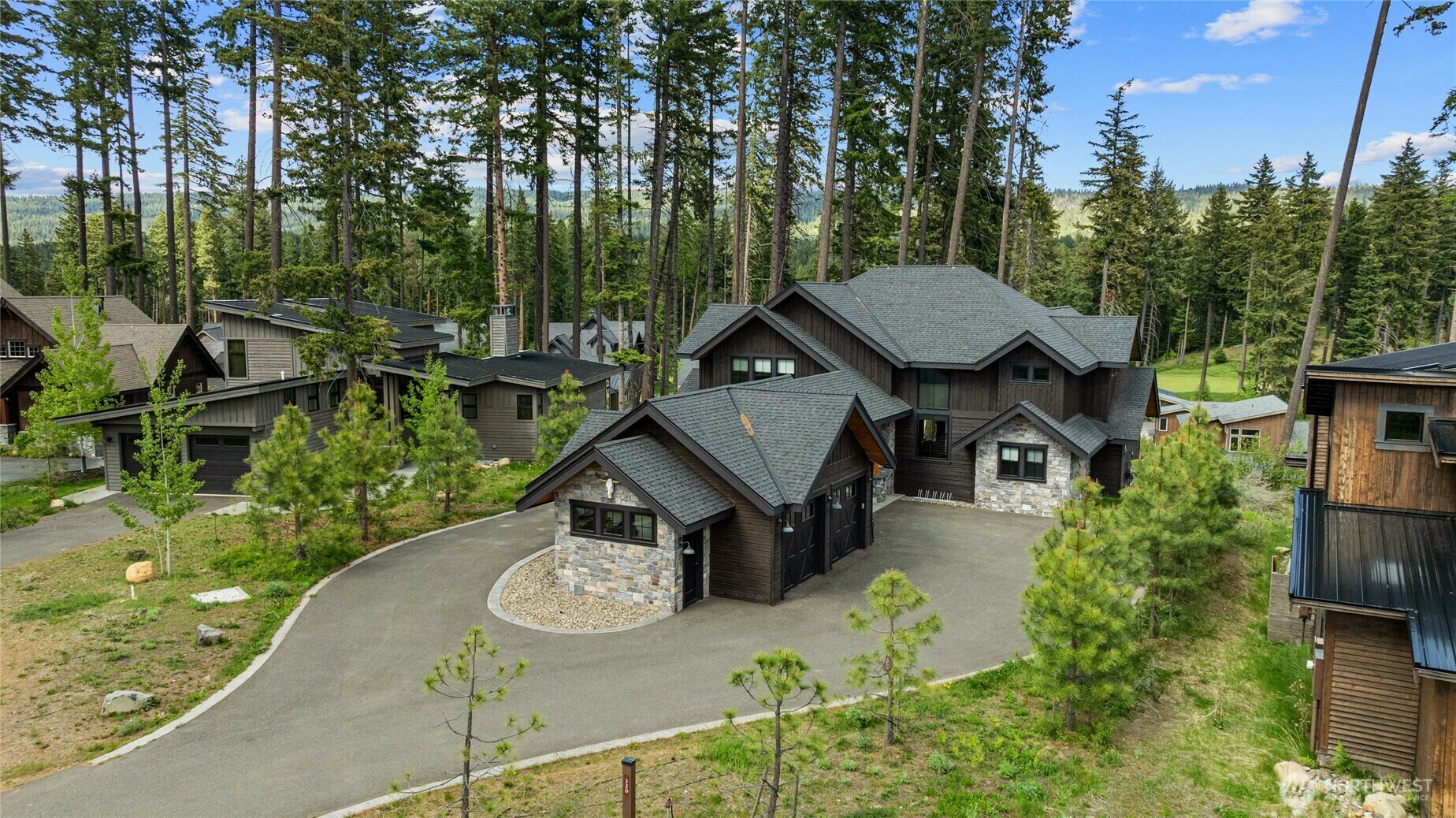 Property Photo: 350 Kings Court WA 98922