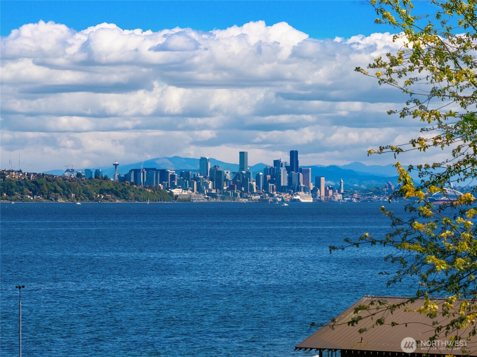 Property Photo: 11027 Rolling Bay Walk NE WA 98110