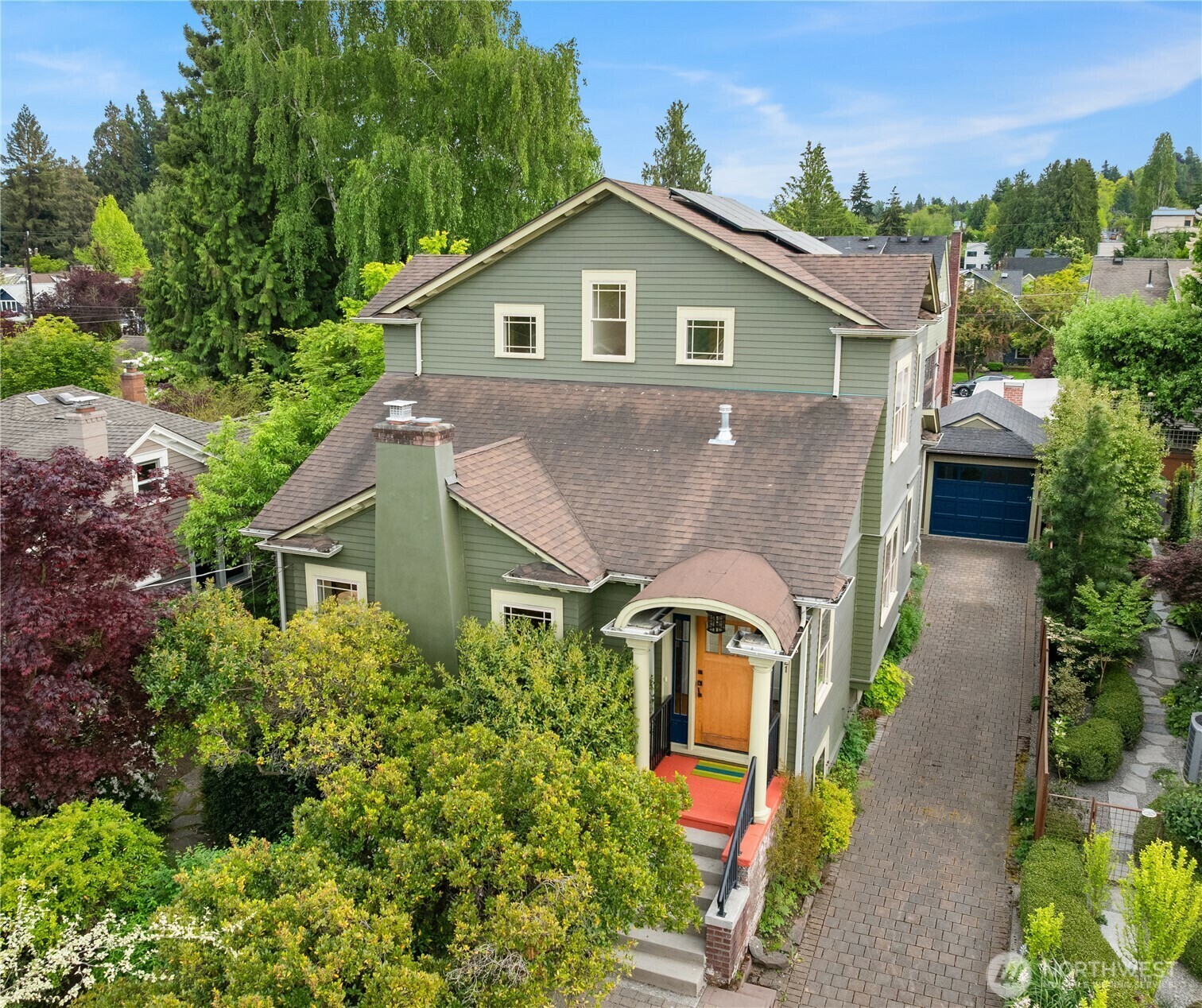 Property Photo: 2421 E Calhoun Street WA 98112