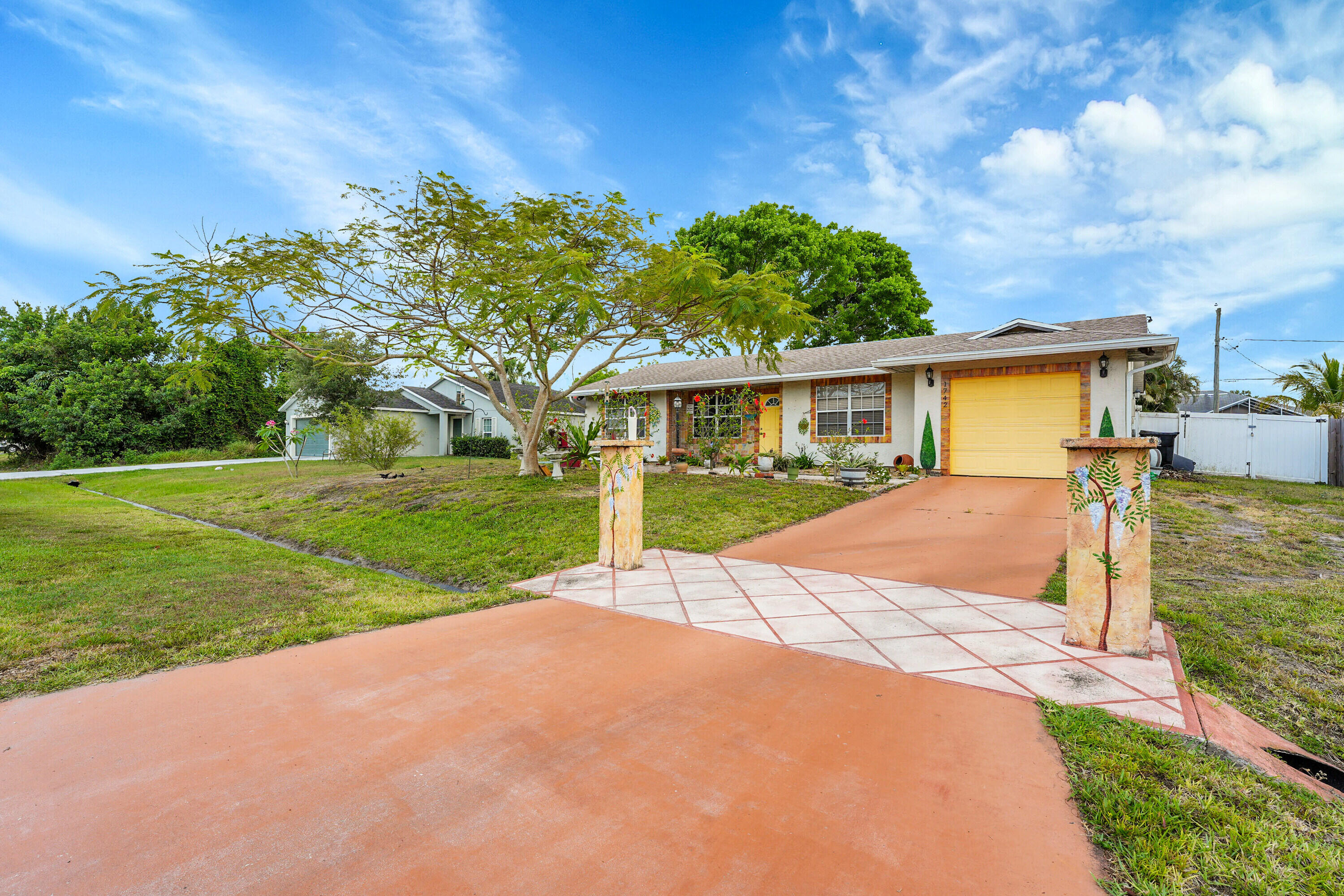 Property Photo: 1742 SW Hampshire Lane FL 34953