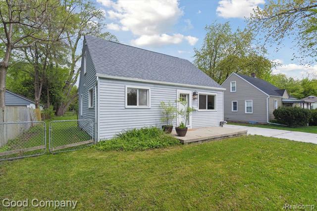 Property Photo: 1077 E 14 Mile Road MI 48017