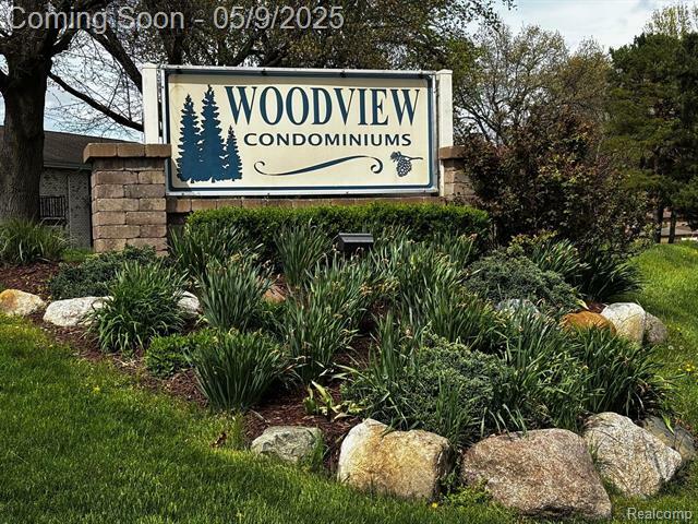 Property Photo: 7610 Woodview Street 2 MI 48185