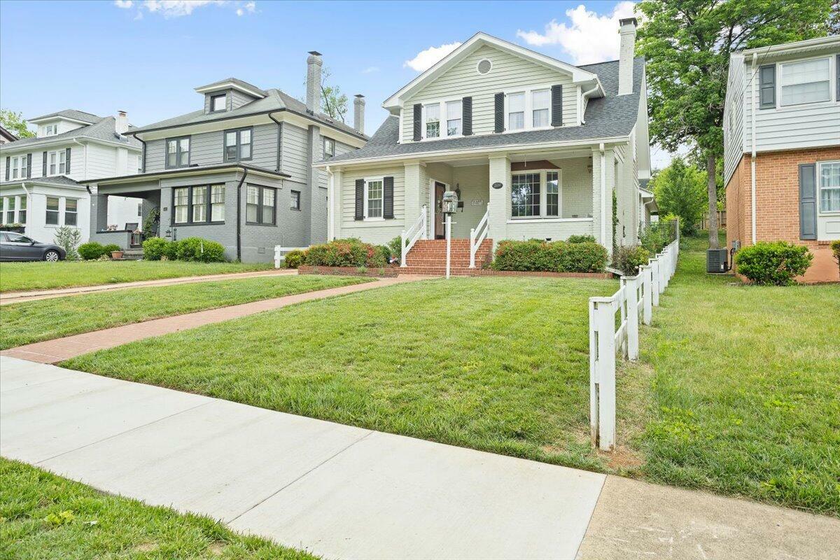 Property Photo: 2509 Rosalind Ave SW VA 24014