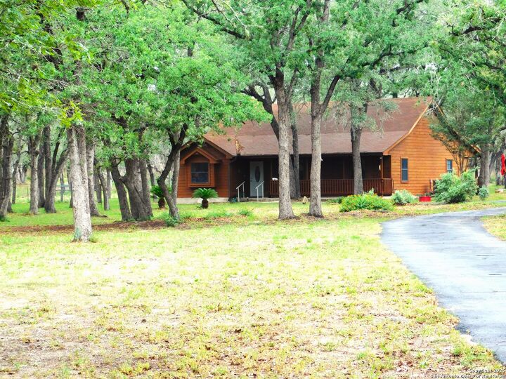 Property Photo: 525 Cherry Ridge TX 78114