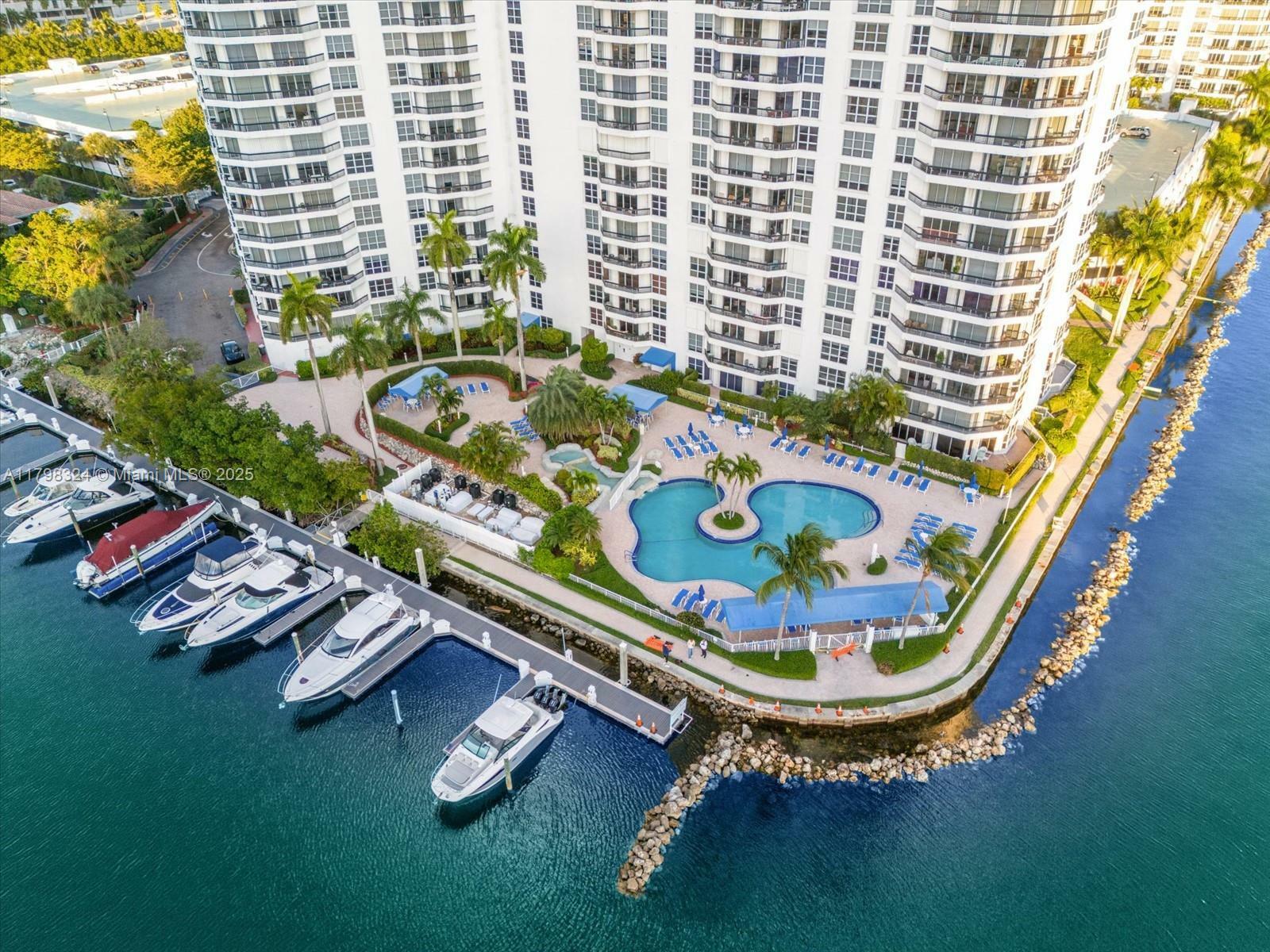 Property Photo: 3530 Mystic Pointe Dr Lph10 FL 33180