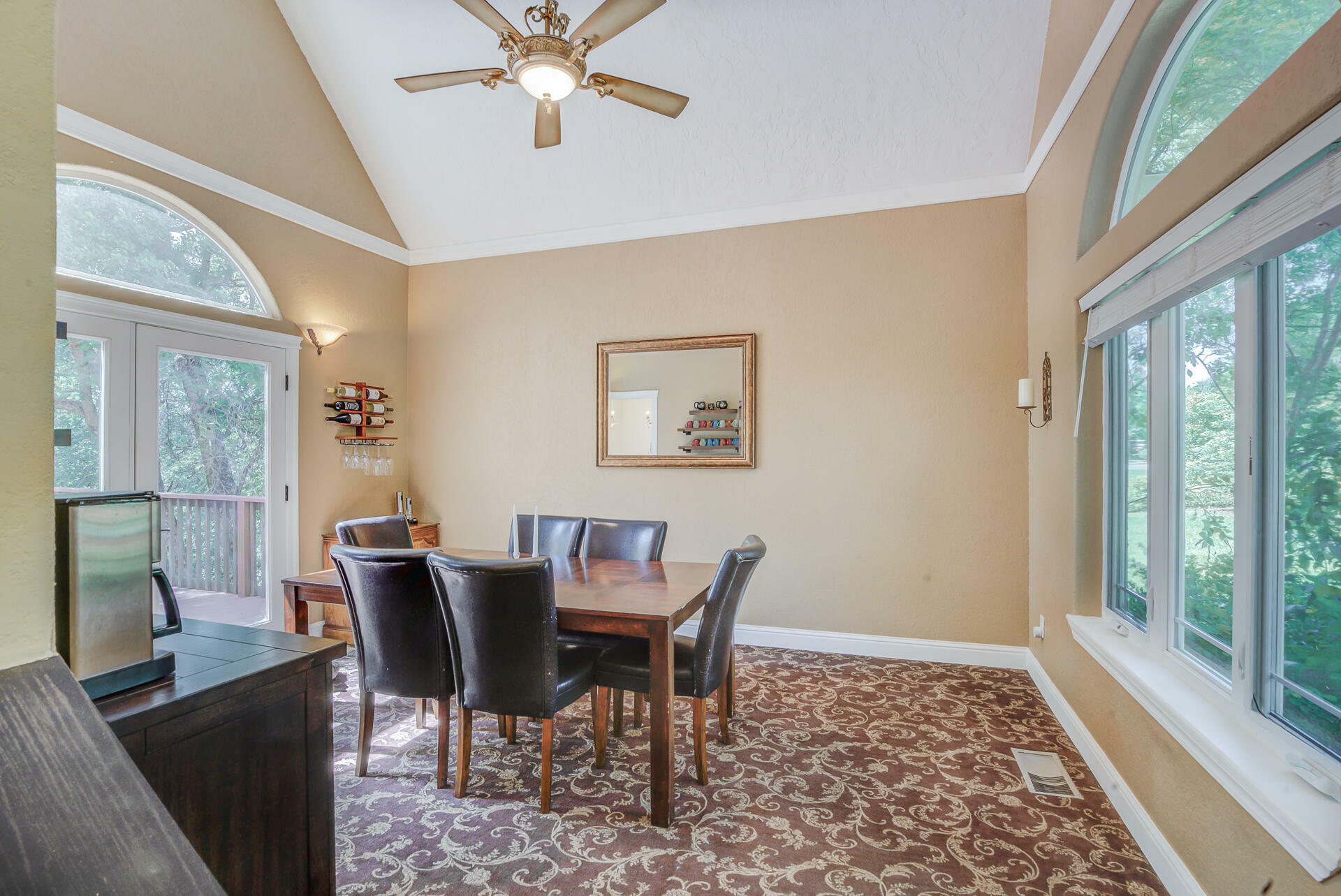 Property Photo: 5146 Surrey Drive CA 96002