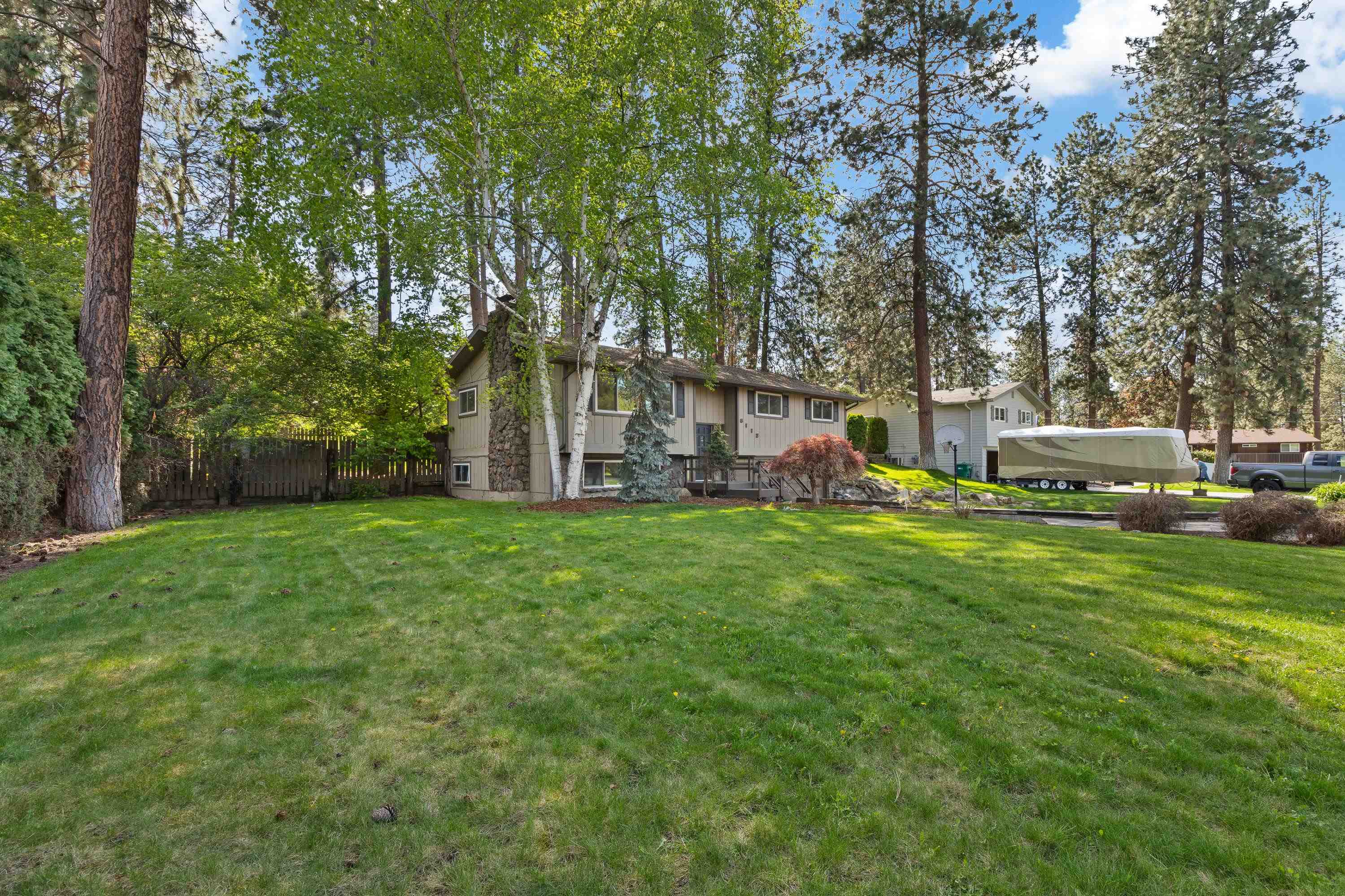 Property Photo: 6112 E Valleyview Dr WA 99212