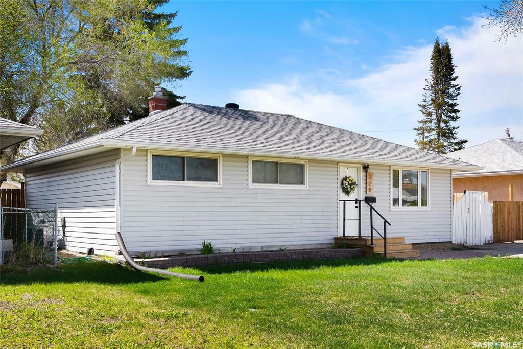 Property Photo: 328 Royal Street SK S4R 4Y4