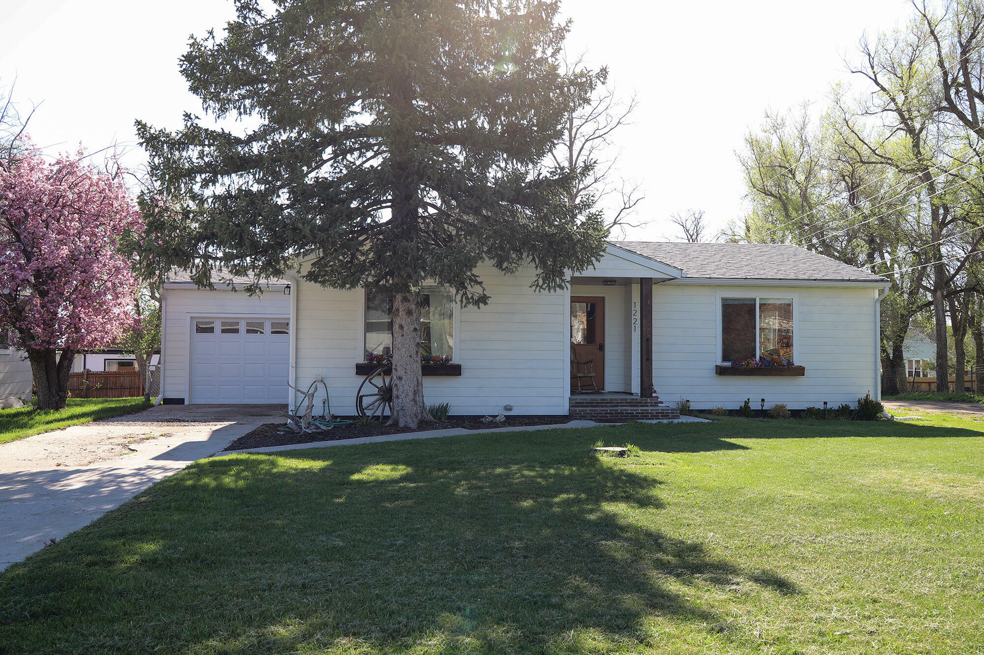 Property Photo: 1221 S Thurmond Street WY 82801